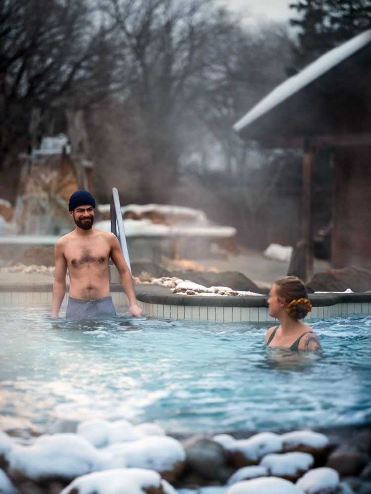 couple in a hot thermal bath