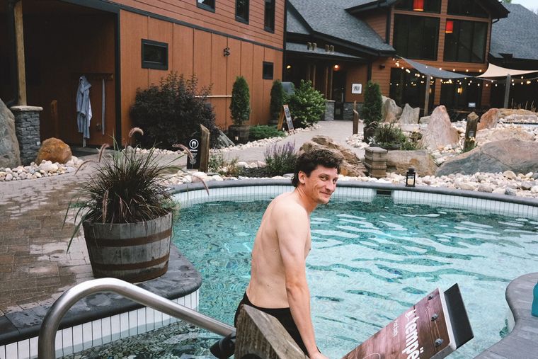 guest entering a thermal bath