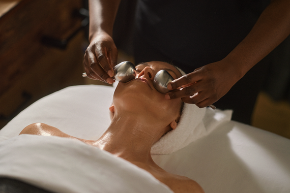 guest enjoying a scalp massage