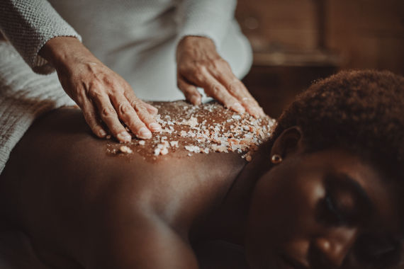 guest enjoying the himalayan salt scrub