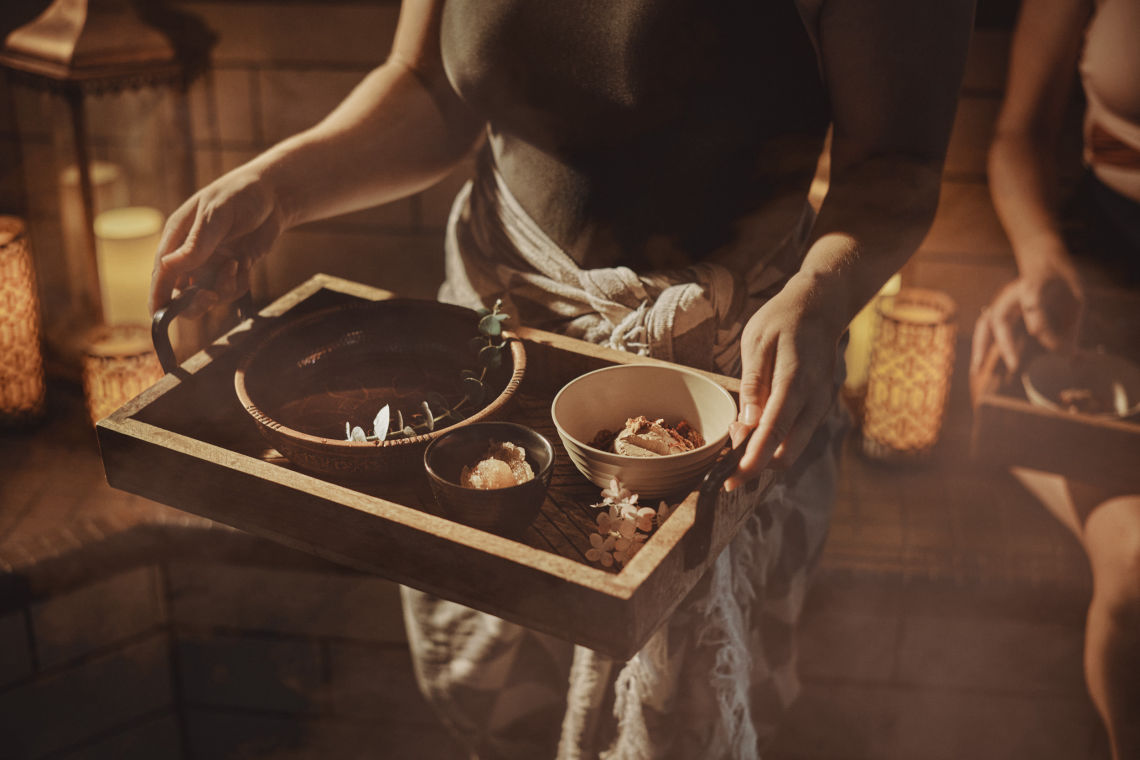 artisan holding a tray for the rhassoul treatment