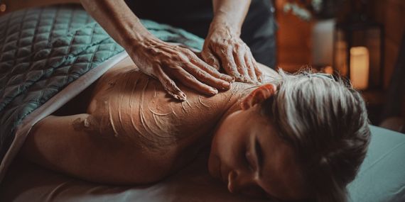 guest enjoying the vivifying treatment