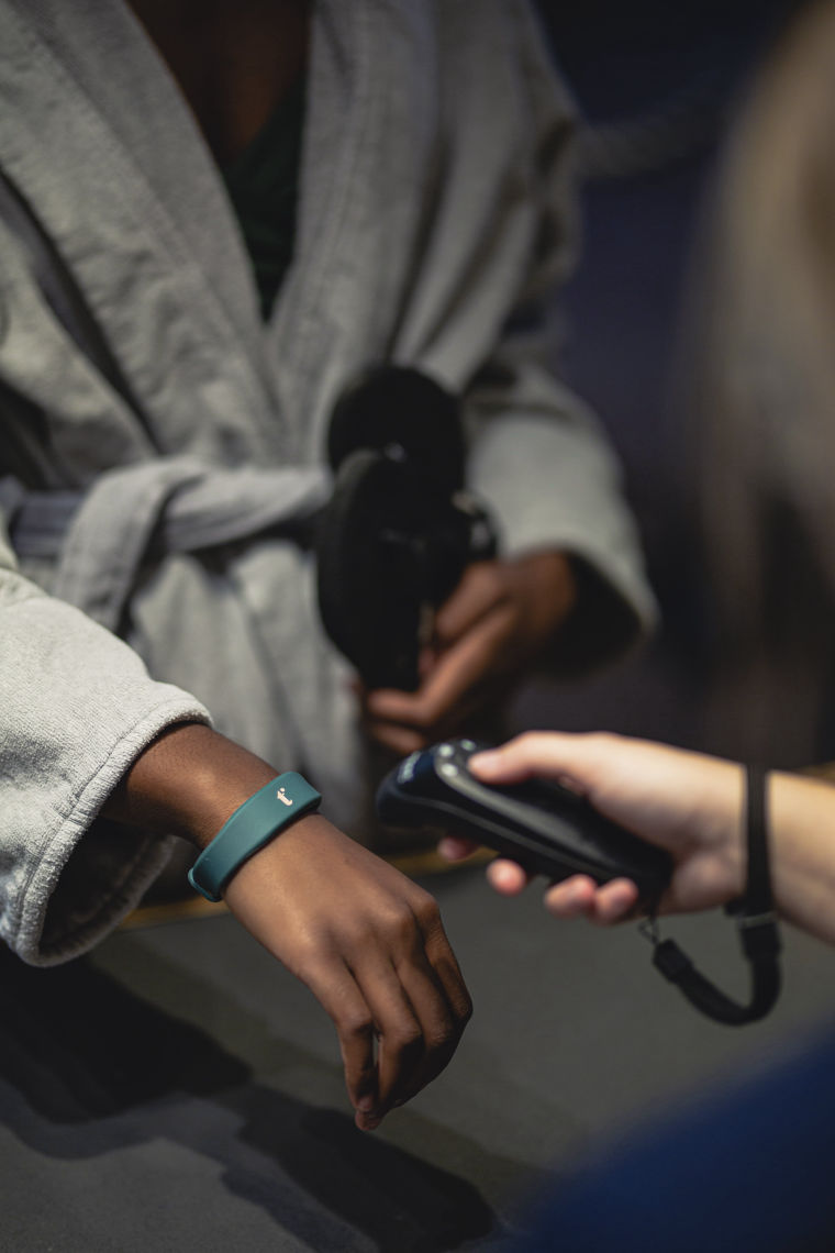 employee scanning guest rfid bracelet