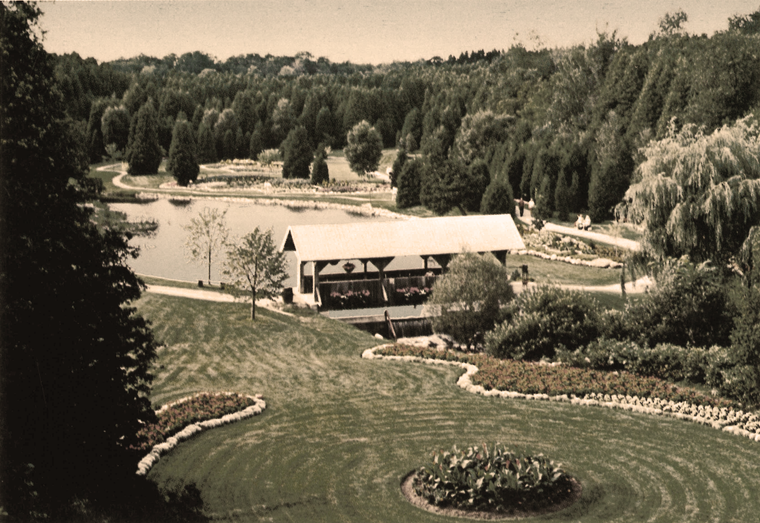 an old black and white photo of the cullen gardens and miniature village