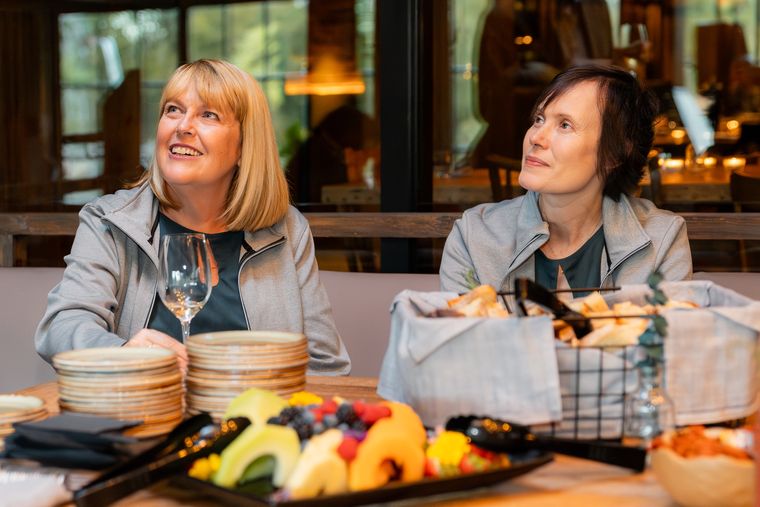 artisans listening at the cullen cocktail