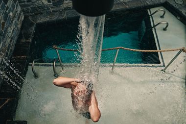 man doing the cold step of the thermal cycle