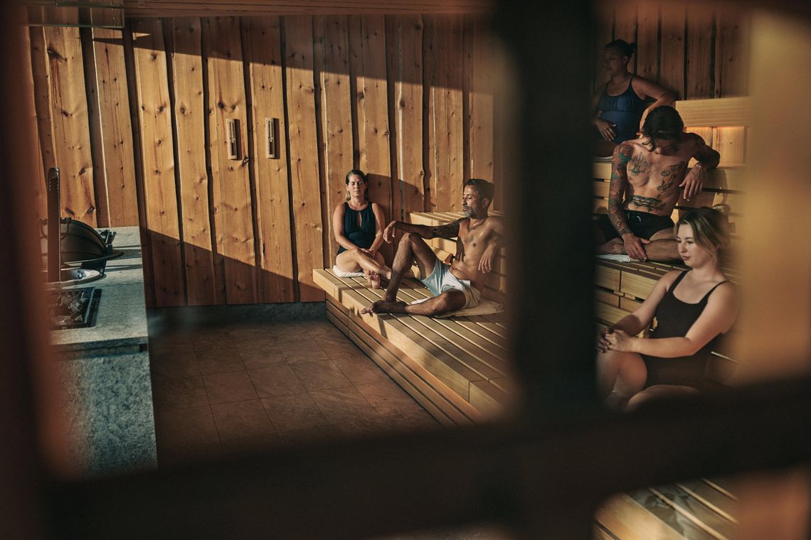 guests in the kelo sauna