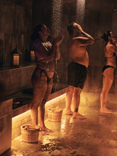 guests rinsing rhassoul clay off their skin
