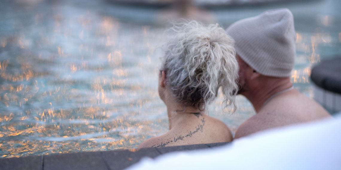 couple relaxing in a thermal bath