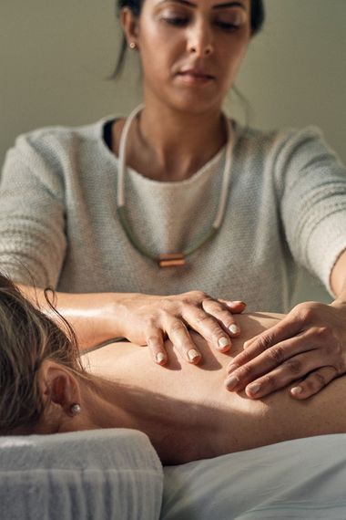 artisan massaging a guest