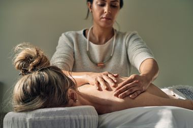 artisan massaging a guest