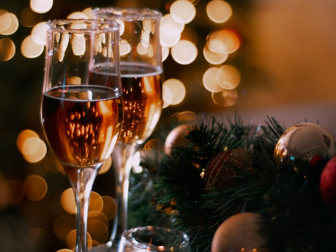 glasses of sparkly champagne