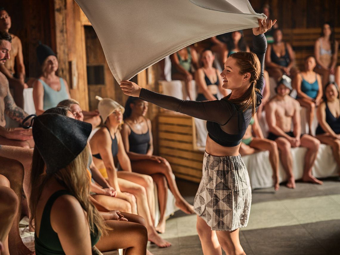 artisan performing an Aufguss ritual