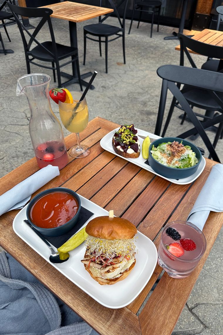 meals at Le Resto