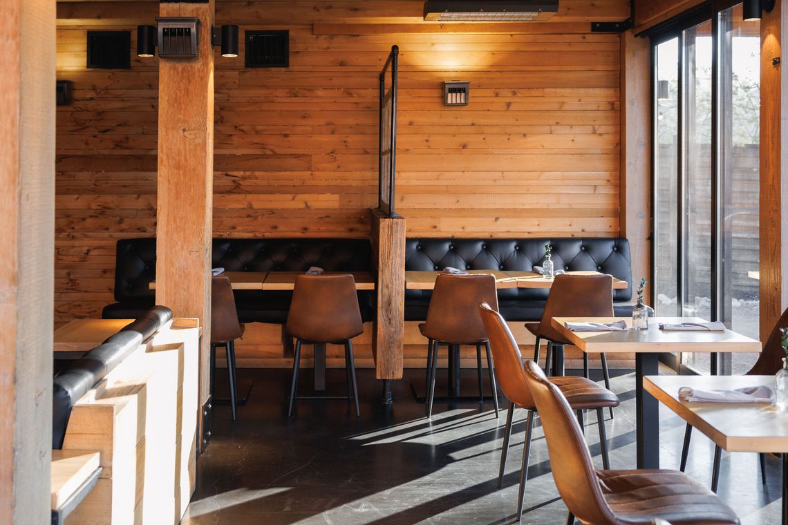 tables at Le Resto