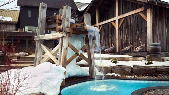 guests entering a thermal bath