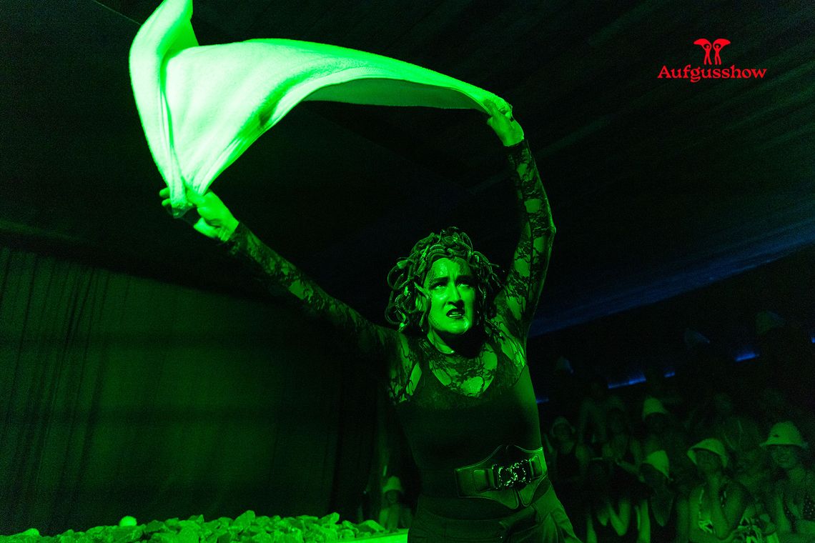 Jacqueline solo performance