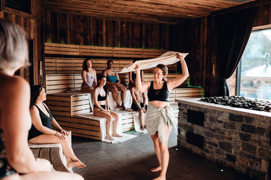 artisan performing an Aufguss ritual
