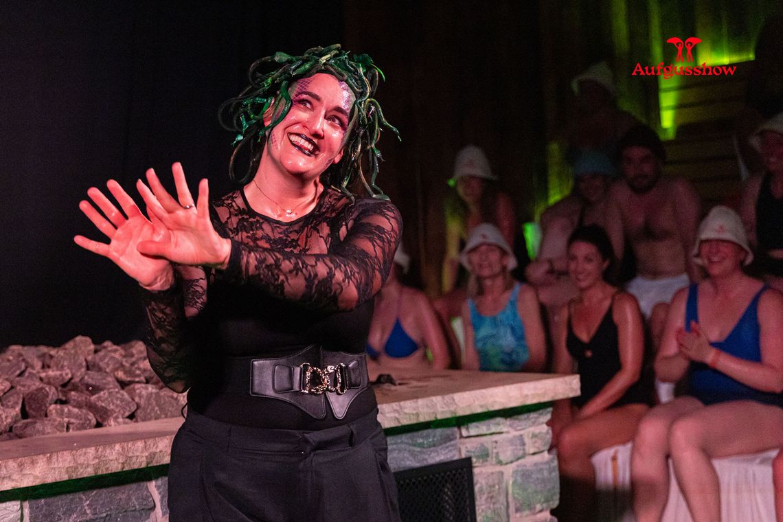 Jacqueline solo performance