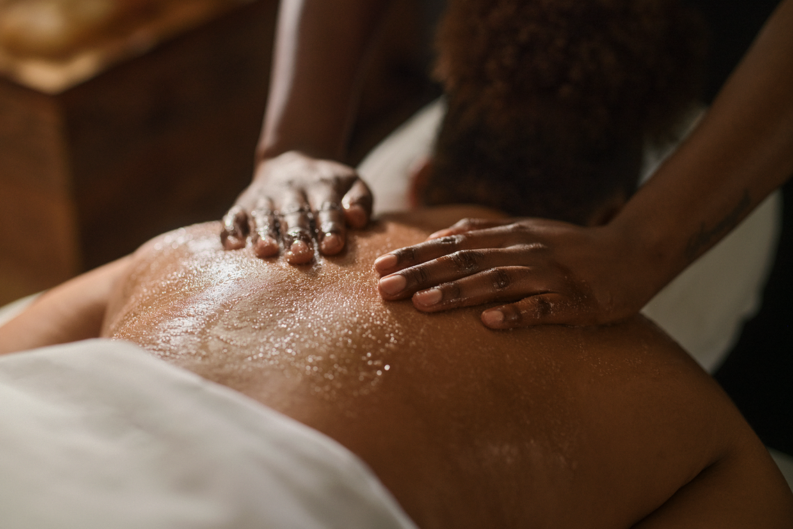 guest receiving a himalayan salt scrub